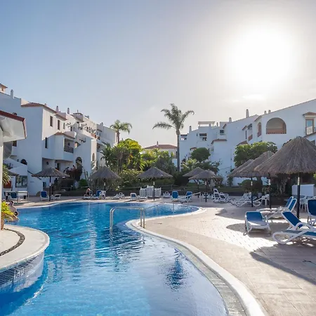 3 Bedroom With Sea And Golf View Appart hôtel