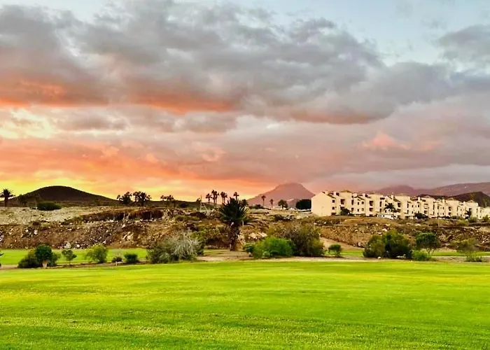 アパートホテル Fantastic Sea And Golf Course View House With 3 Bedrooms サンミゲル・デ・アボナ